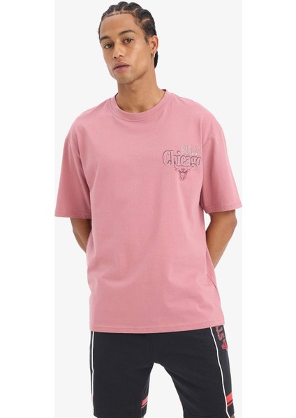 Fit NBA Chicago Bulls Boxy Fit Bisiklet Yaka Sırt Baskılı Kısa Kollu Tişört