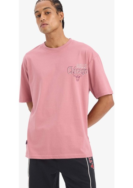 Fit NBA Chicago Bulls Boxy Fit Bisiklet Yaka Sırt Baskılı Kısa Kollu Tişört
