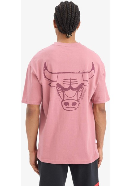 Fit NBA Chicago Bulls Boxy Fit Bisiklet Yaka Sırt Baskılı Kısa Kollu Tişört