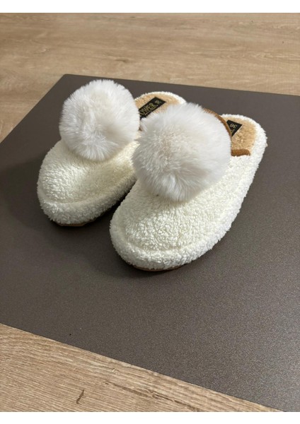 Ponponlu Kadın Terliği