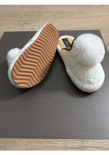 Ponponlu Kadın Terliği fırsatları