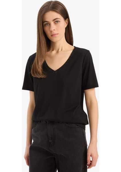 Regular Fit V Yaka Basic Düz Kısa Kollu Siyah Tişört K5057AZ25SP