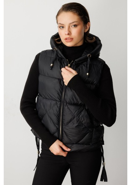 Kadın Kapüşonlu Şişme Yelek 8581 Siyah