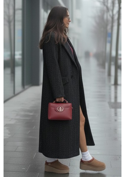 Kışlık Astarlı Balık Sırtı Desenli Kadın Kaşmir Kaban