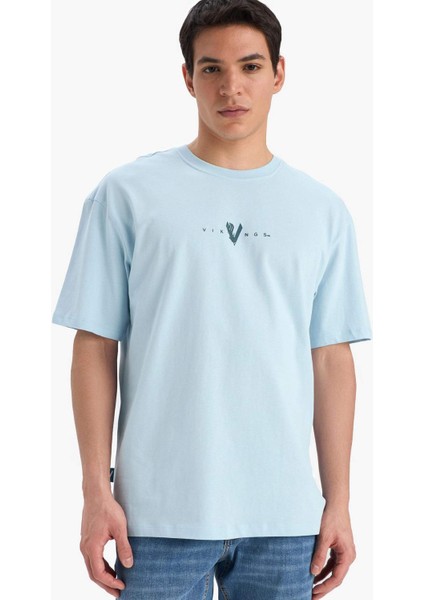 %100 Pamuk Vikings Comfort Regular Fit Rahat Kalıp Bisiklet Yaka Sırt Baskılı Kısa Kollu Tişört B8092AX25SP