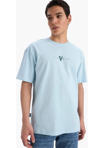 %100 Pamuk Vikings Comfort Regular Fit Rahat Kalıp Bisiklet Yaka Sırt Baskılı Kısa Kollu Tişört B8092AX25SP