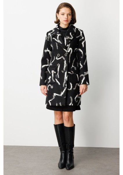 Yakası Broşlu Desenli Kaban 6007-26K