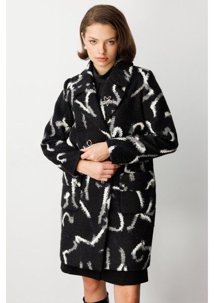 Yakası Broşlu Desenli Kaban 6007-26K modelleri