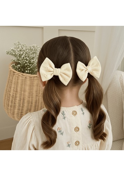 Krem Dantel Desenli Fiyonk Toka – 2’li Set | El Yapımı Saç Aksesuarı | Kız Çocuk & Bebek modelleri
