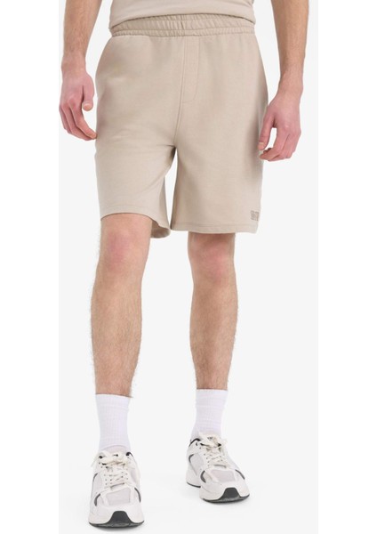 Beli Bağcıklı Dar Paça Şort