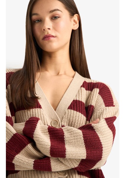 Regular Fit V Yaka Çizgili Düğmeli Triko Hırka Z8539AZ25WN