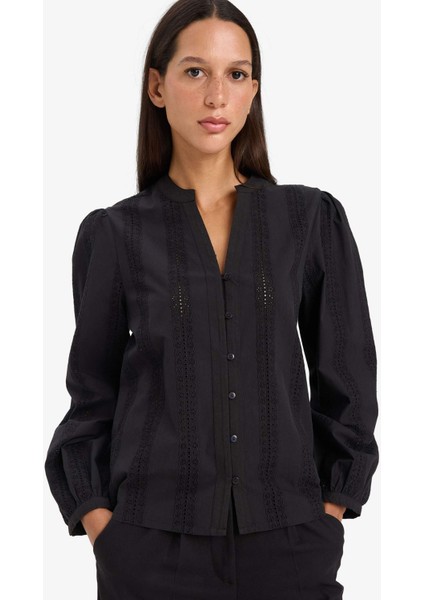 Regular Fit Bisiklet Yaka Brode Uzun Kollu Gömlek