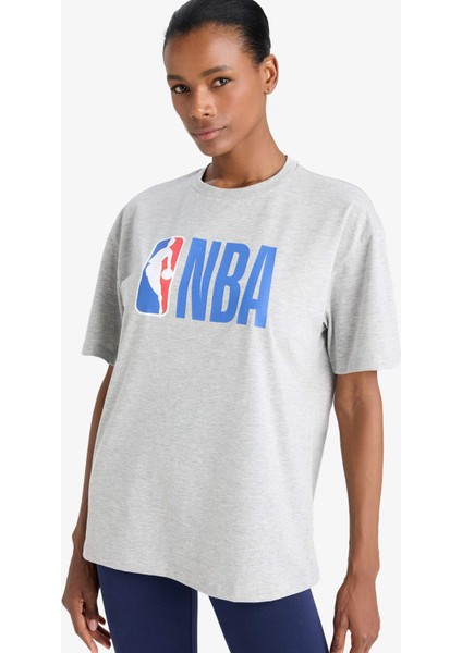 NBA Wordmark Boxy Fit Bisiklet Yaka Kısa Kollu Tişört