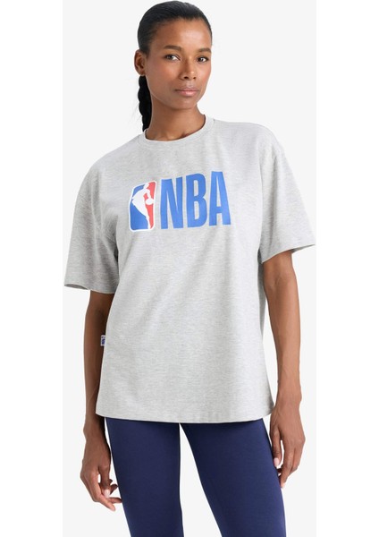 NBA Wordmark Boxy Fit Bisiklet Yaka Kısa Kollu Tişört