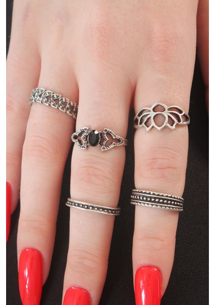 Gümüş Renk Lotus Siyah Kristal Taş Detay Bayan Yüzük Kombin fiyatları