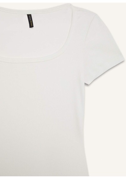 Slim Fit Dar Kesim Yuvarlak Yaka Basic Düz Fitilli Kaşkorse Kısa Kollu Çıtçıtlı Tişört E6579AX25SP