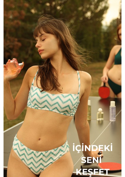 Parfums De Marly Delina Exclusive Yenilenen Formül ile Kalici Kadin Parfüm Yüksek Esans Afrodizyak fırsatları