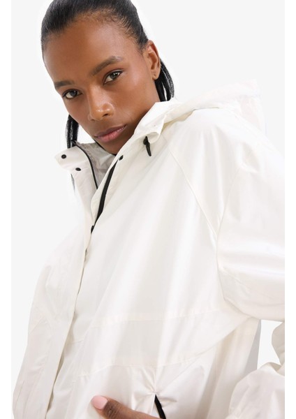 Su İtici Regular Fit Kapüşonlu Cepli Mevsimlik Baharlık Yağmurluk C4949AX25AU