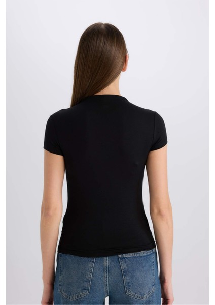 Slim Fit Dar Kesim Yarım Balıkçı Yaka Soft Touch Kısa Kollu Siyah Tişört E5906AX25SP