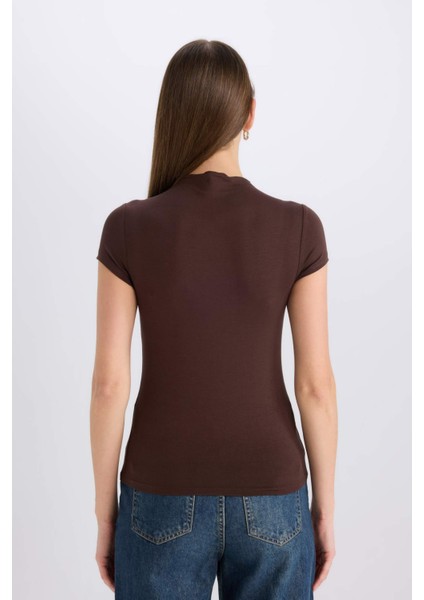 Slim Fit Dar Kesim Yarım Balıkçı Yaka Soft Touch Kısa Kollu Tişört E5906AX25SP