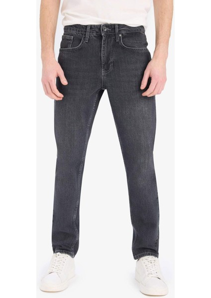Slim Tapered Fit Dar Kalıp Normal Bel Daralan Paça Jean Pantolon E7033AX25SP