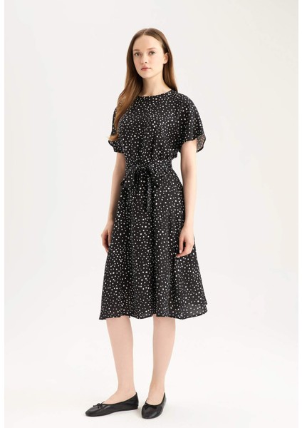 Regular Fit Bisiklet Yaka Puantiyeli Kuşaklı Kısa Kollu Midi Elbise E7113AX25SP