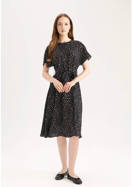 Regular Fit Bisiklet Yaka Puantiyeli Kuşaklı Kısa Kollu Midi Elbise E7113AX25SP