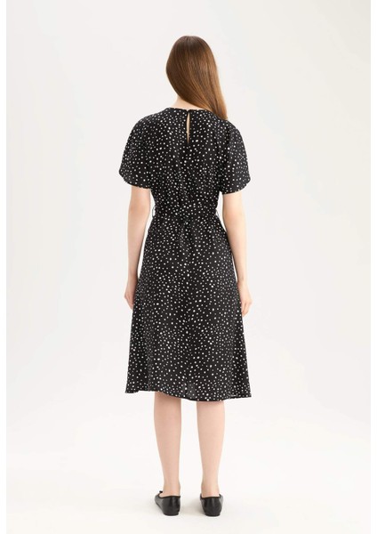 Regular Fit Bisiklet Yaka Puantiyeli Kuşaklı Kısa Kollu Midi Elbise E7113AX25SP