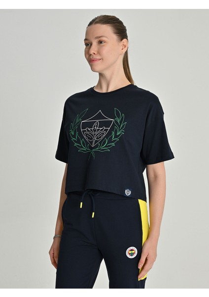 Kadın Kolej Çelenk Logolu Tshırt modelleri