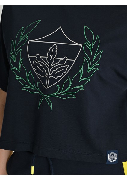 Kadın Kolej Çelenk Logolu Tshırt fırsatları