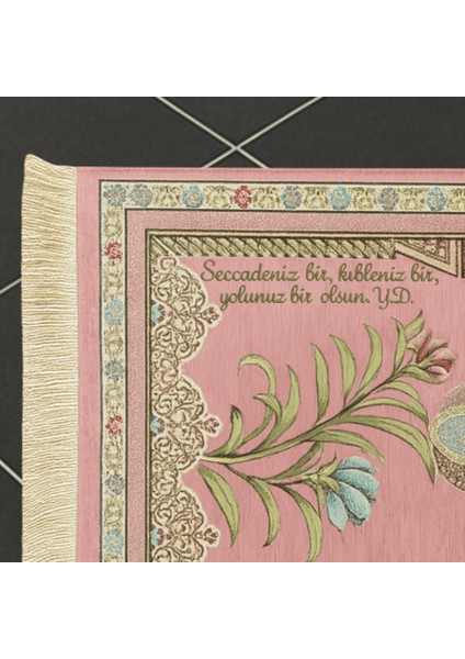 Kişiye Özel Nakış Işlemeli Lale Motifli Astarlı Saçaklı Siyah Renk Hediyelik Seccade modelleri