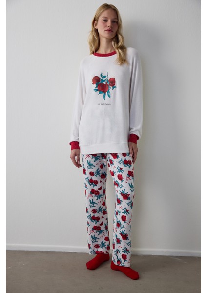 Kırık Beyaz Best Season Yeni Yıl Baskılı Bisiklet Yaka Termal Etkisi Pijama Üstü fiyatları