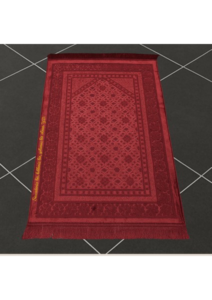 Kişiye Özel Nakış Işlemeli Saf Ipek Kadife Kumaştan Kırmızı Renk Hediyelik Seccade fiyatları