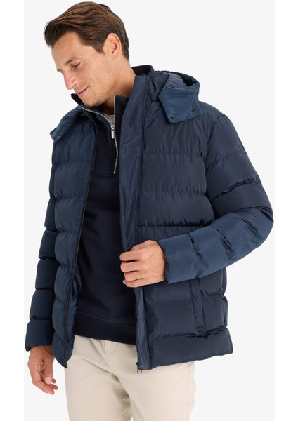 Regular Fit Kapüşonlu Fermuarlı Çıtçıt Kapamalı Cepli Şişme Mont