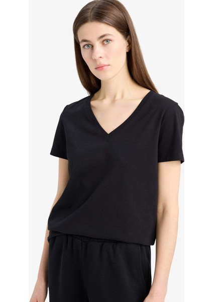 Regular Fit V Yaka Basic Düz Penye Kısa Kollu Tişört