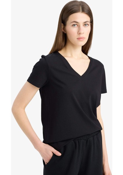 Regular Fit V Yaka Basic Düz Penye Kısa Kollu Tişört