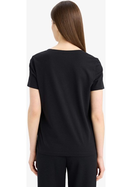 Regular Fit V Yaka Basic Düz Penye Kısa Kollu Tişört