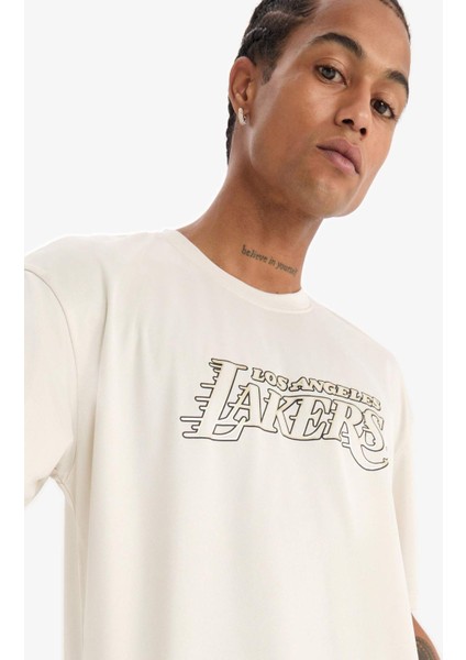 Fit NBA Los Angeles Lakers Oversize Geniş Kalıp Bisiklet Yaka Sırt Baskılı Kısa Kollu Tişört