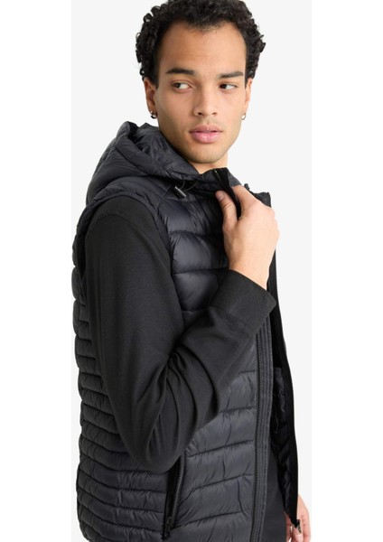 Slim Fit Dar Kesim Kapüşonlu Fermuarlı Yelek N4652AZ25AU