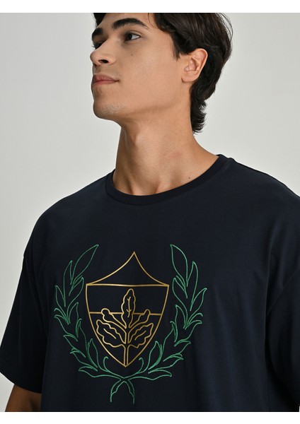 Erkek Kolej Çelenk Logolu Tshırt fırsatları