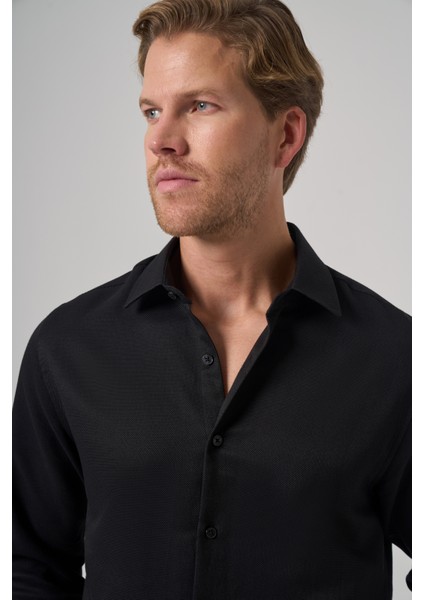 Erkek Siyah Polyester Trend Desenli Dynamic Fit Italyan Yaka Gömlek modelleri