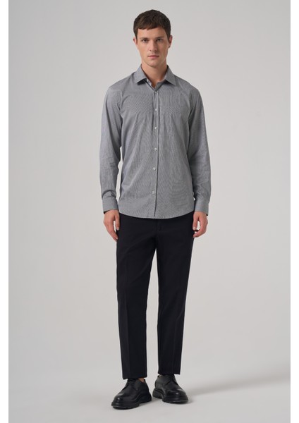 Erkek Siyah Pamuk Trend Çizgili Regular Fit Sert Yaka Gömlek fırsatları