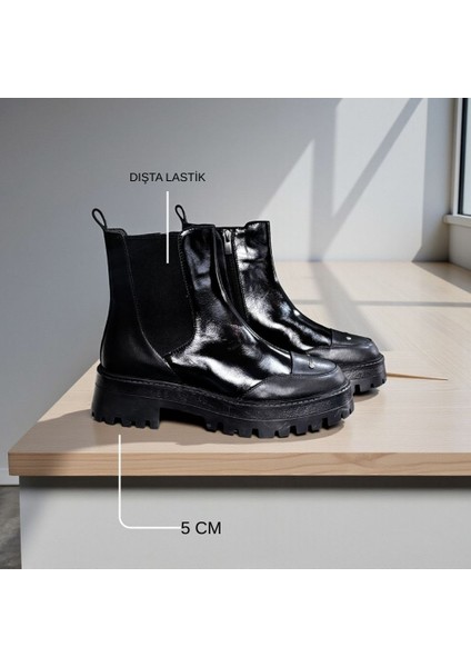 Siyah Hakiki Deri Rugan Garni Detaylı Kadın Bot
