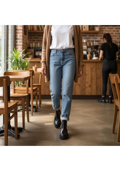 Siyah Hakiki Deri Rugan Garni Detaylı Kadın Bot