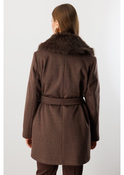 Kadın Büyük Beden Yakası Kürklü Kaban 6333 Kahverengi fırsatları
