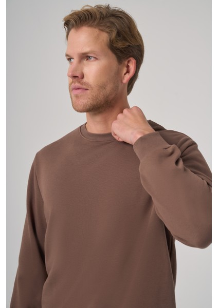 Erkek Kahve Basic Bisiklet Yaka Sweatshirt modelleri