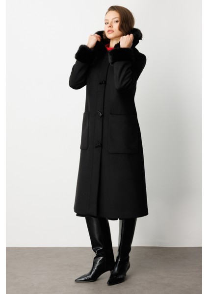 Kadın Yakası ve Kolları Kürklü Kaşe Kaban 6055 Siyah fiyatları