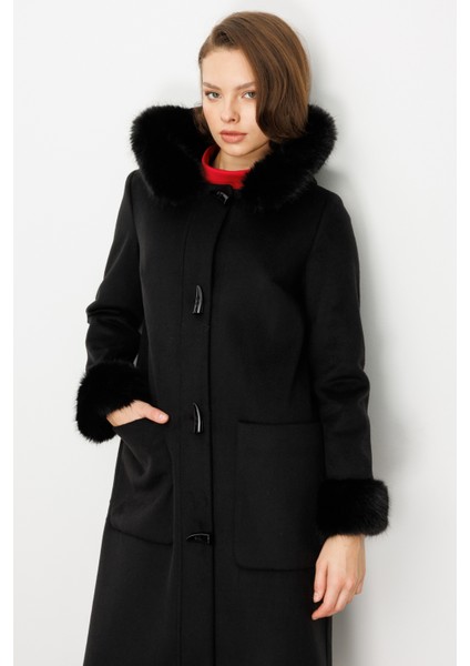 Kadın Yakası ve Kolları Kürklü Kaşe Kaban 6055 Siyah modelleri