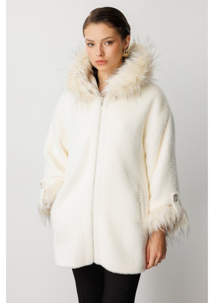 Kadın Kürk Detaylı Uzun Peluş Mont 6031 Ekru