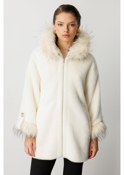 Kadın Kürk Detaylı Uzun Peluş Mont 6031 Ekru fiyatları